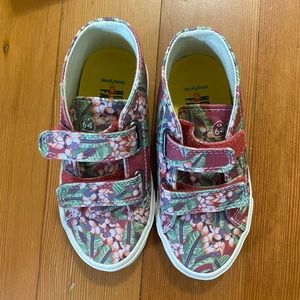 Unisex Seabees BRAND NEW W/ ORIGINAL PACKAGING size 4 kids.